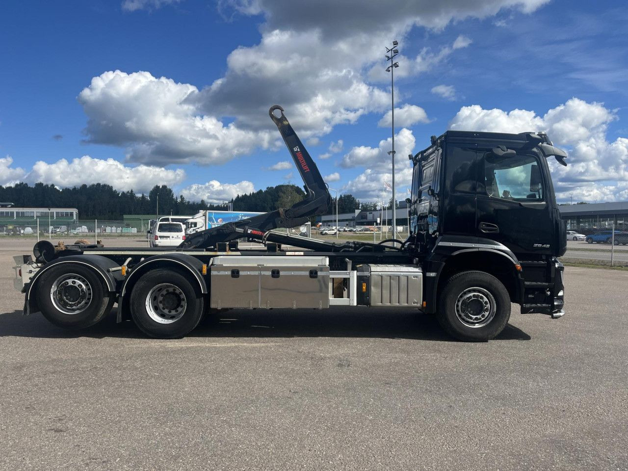 MERCEDES-BENZ Arocs 2543 6x2*4 / 21t Hooklift HIAB ULT21Z56 / 2022 - Camião polibenne: foto 4 MERCEDES-BENZ Arocs 2543 6x2*4 / 21t Hooklift HIAB ULT21Z56 / 2022 - Camião polibenne: foto 4