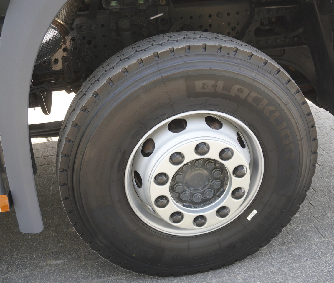 Camião grua MERCEDES-BENZ Arocs 2633 flatbed truck / Crane FASSI F155A.0.23 / REMOTE CONTROL / 230,000 km: foto 17