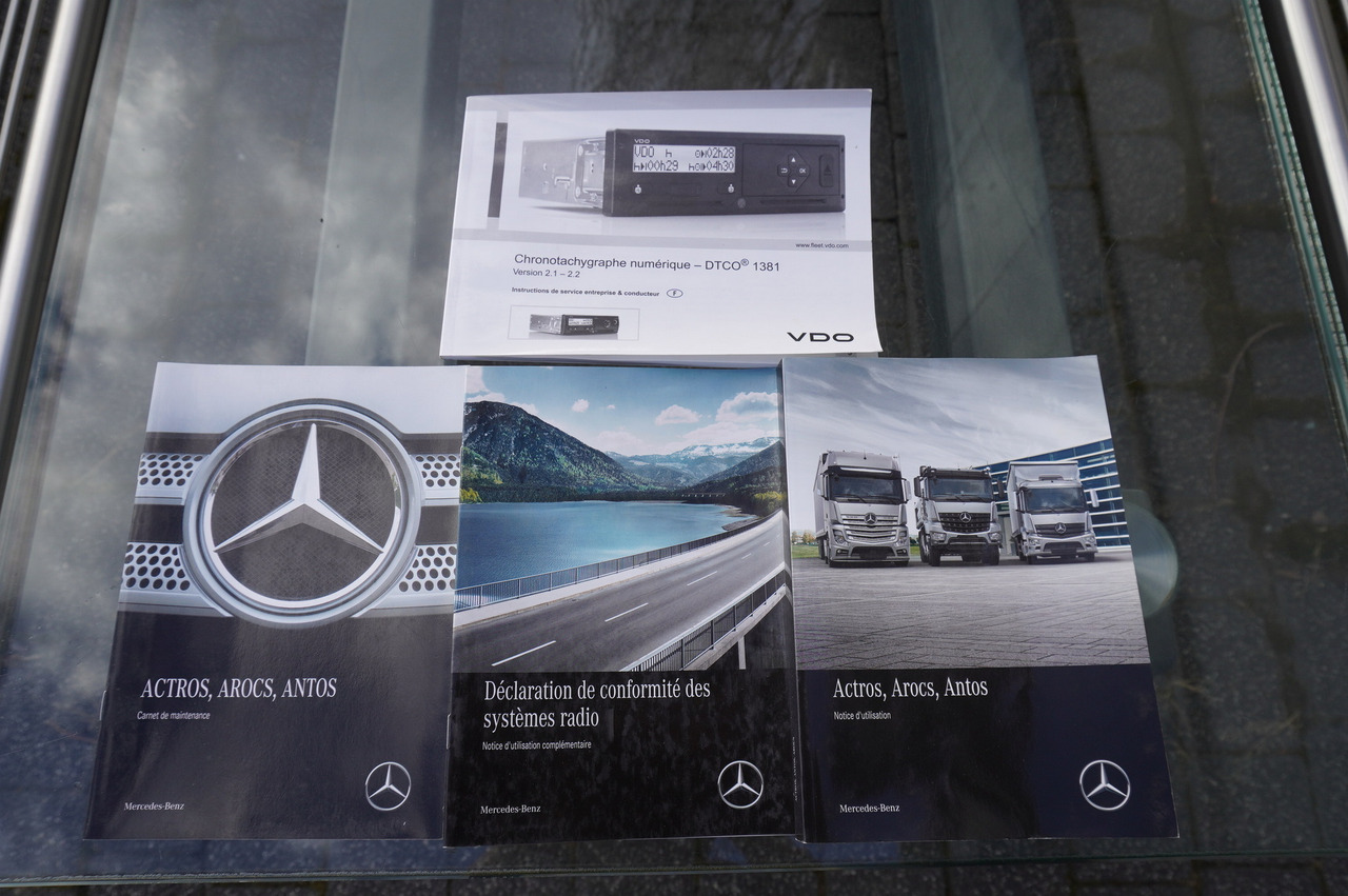 Camião grua MERCEDES-BENZ Arocs 2633 flatbed truck / Crane FASSI F155A.0.23 / REMOTE CONTROL / 230,000 km: foto 31