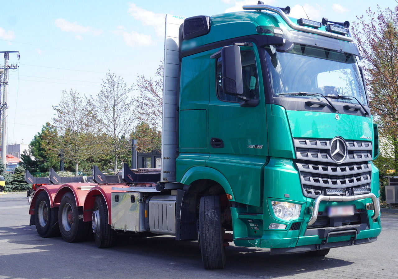 Mercedes-Benz Arocs 3563 8 × 4 / 630 HP / steered axle / Logging superstructure - Camião grua: foto 1 Mercedes-Benz Arocs 3563 8 × 4 / 630 HP / steered axle / Logging superstructure - Camião grua: foto 1