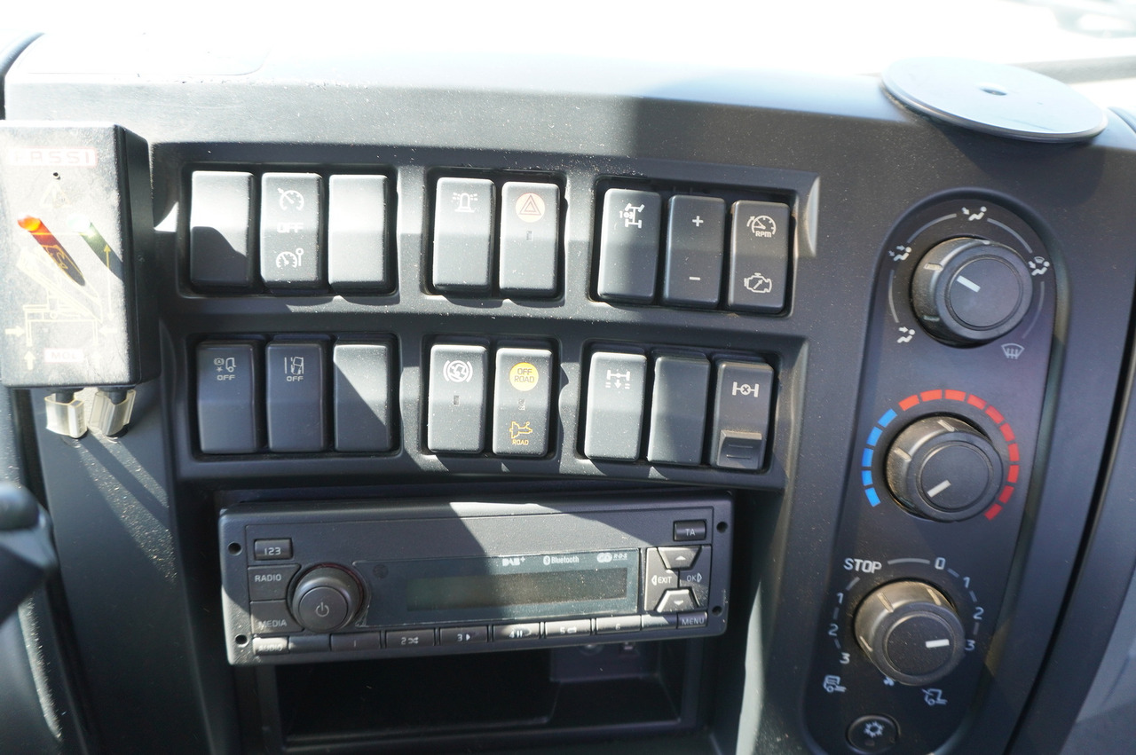 Camião grua RENAULT C280 DTI 8 / FASSI crane 5.6 T / range 8 m / Flatbed 15 EPAL: foto 18 Camião grua RENAULT C280 DTI 8 / FASSI crane 5.6 T / range 8 m / Flatbed 15 EPAL: foto 18