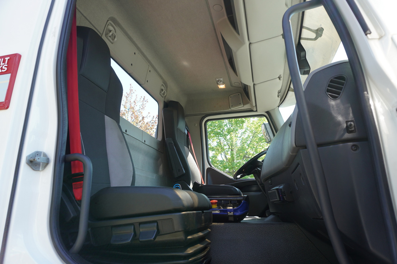 Camião grua RENAULT C280 DTI 8 / FASSI crane 5.6 T / range 8 m / Flatbed 15 EPAL: foto 21 Camião grua RENAULT C280 DTI 8 / FASSI crane 5.6 T / range 8 m / Flatbed 15 EPAL: foto 21