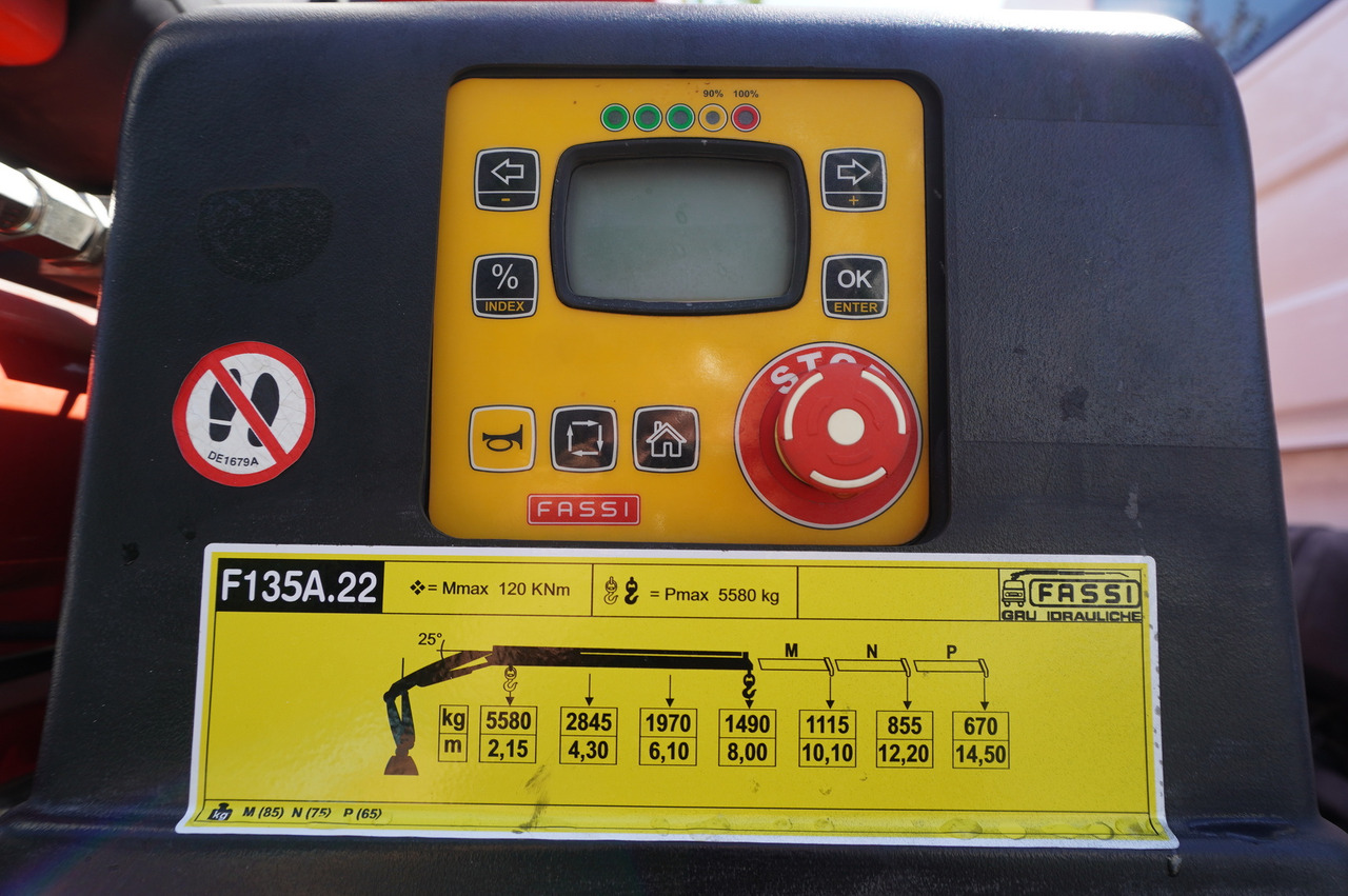 Camião grua RENAULT C280 DTI 8 / FASSI crane 5.6 T / range 8 m / Flatbed 15 EPAL: foto 7 Camião grua RENAULT C280 DTI 8 / FASSI crane 5.6 T / range 8 m / Flatbed 15 EPAL: foto 7