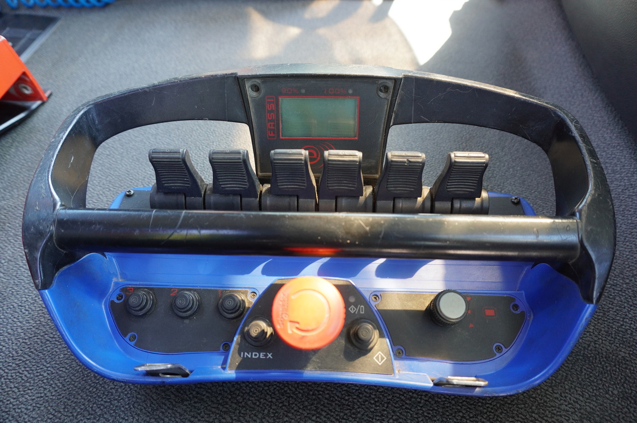 Camião grua RENAULT C280 DTI 8 / FASSI crane 5.6 T / range 8 m / Flatbed 15 EPAL: foto 8 Camião grua RENAULT C280 DTI 8 / FASSI crane 5.6 T / range 8 m / Flatbed 15 EPAL: foto 8