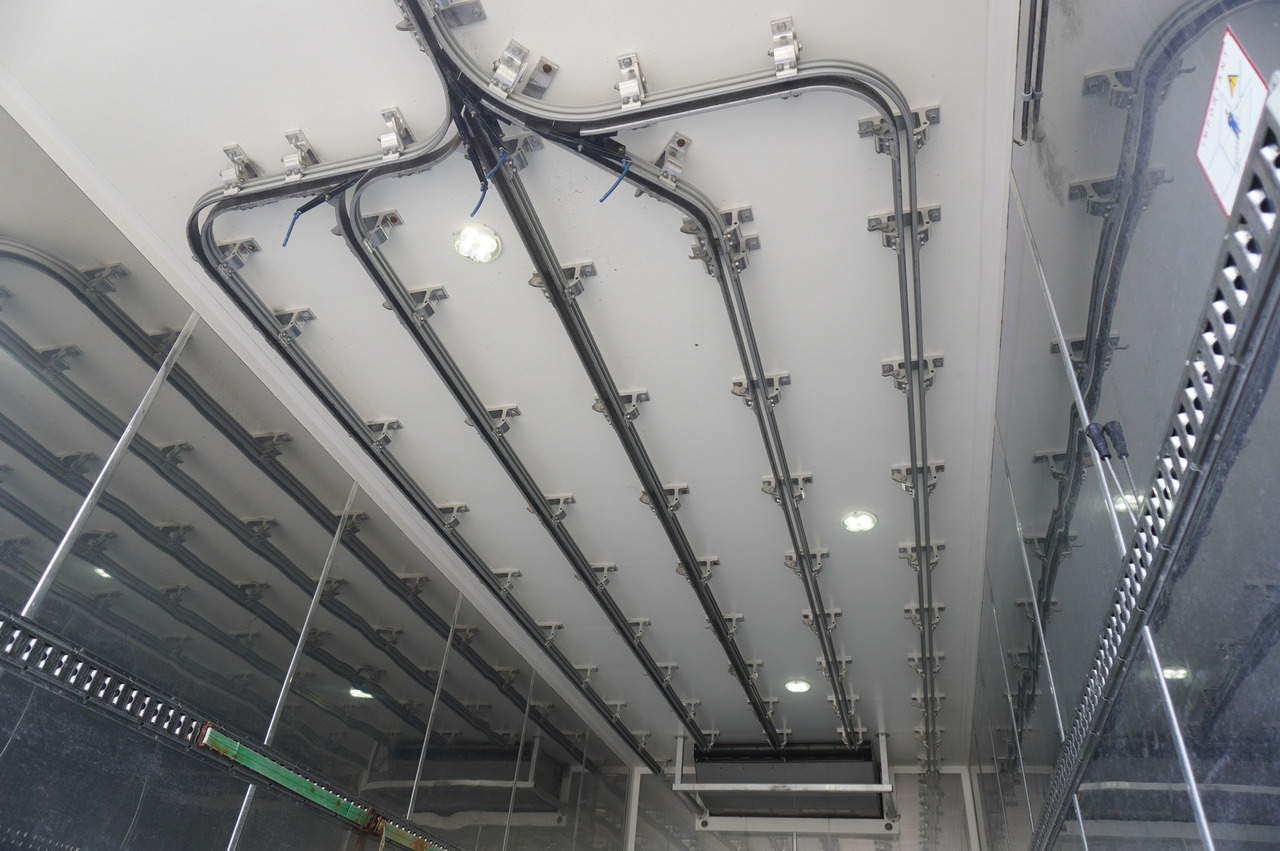 RENAULT D13 / 90 tho km !!! / Meat hook refrigerator / Thermoking T800R / 2 units - Camião frigorífico: foto 3 RENAULT D13 / 90 tho km !!! / Meat hook refrigerator / Thermoking T800R / 2 units - Camião frigorífico: foto 3