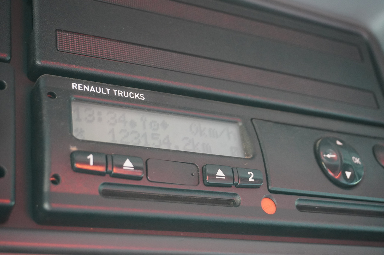 RENAULT K380 6×4 / FASSI F175 crane 7.85 t / 120 thousand km! / 2-sided tipper - Camião grua: foto 2 RENAULT K380 6×4 / FASSI F175 crane 7.85 t / 120 thousand km! / 2-sided tipper - Camião grua: foto 2