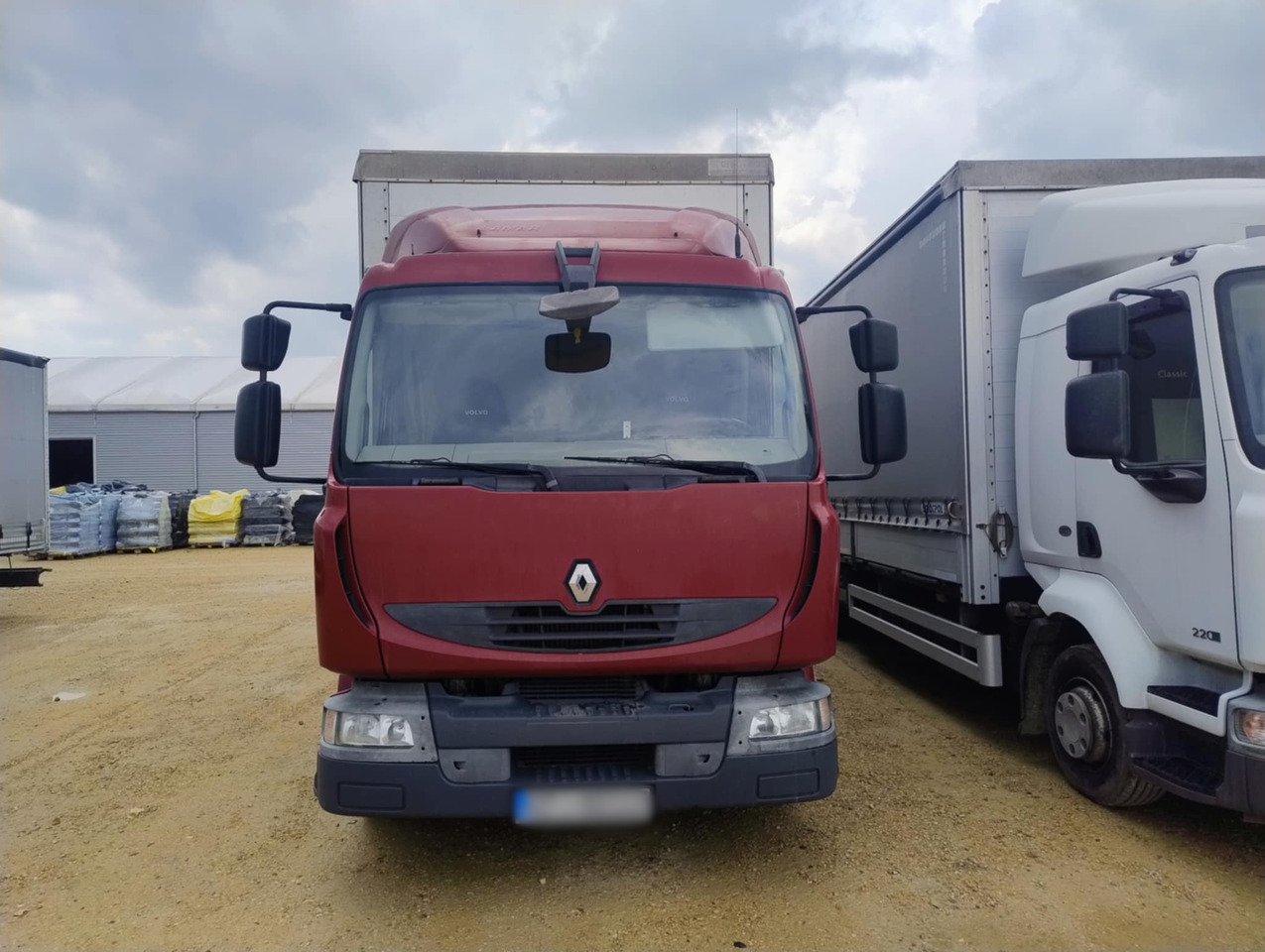 RENAULT Midlum 300 / Curtain 18 EPAL / Sleeping cab - Camião de lona: foto 2 RENAULT Midlum 300 / Curtain 18 EPAL / Sleeping cab - Camião de lona: foto 2