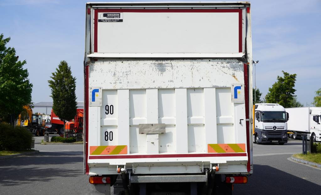 RENAULT Renault D12 E6 / Container 18 pallets / tail lift - Camião furgão: foto 4 RENAULT Renault D12 E6 / Container 18 pallets / tail lift - Camião furgão: foto 4