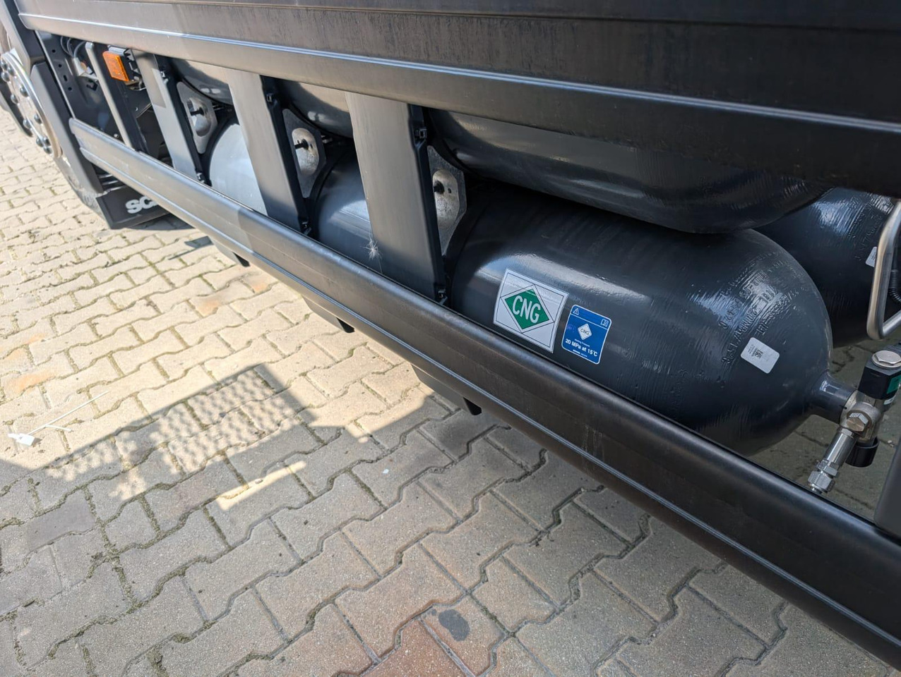 Camião chassi novo SCANIA P 340 B6x2*4NA / chassis frame / steering axle / CNG / large cab / 8 units: foto 12