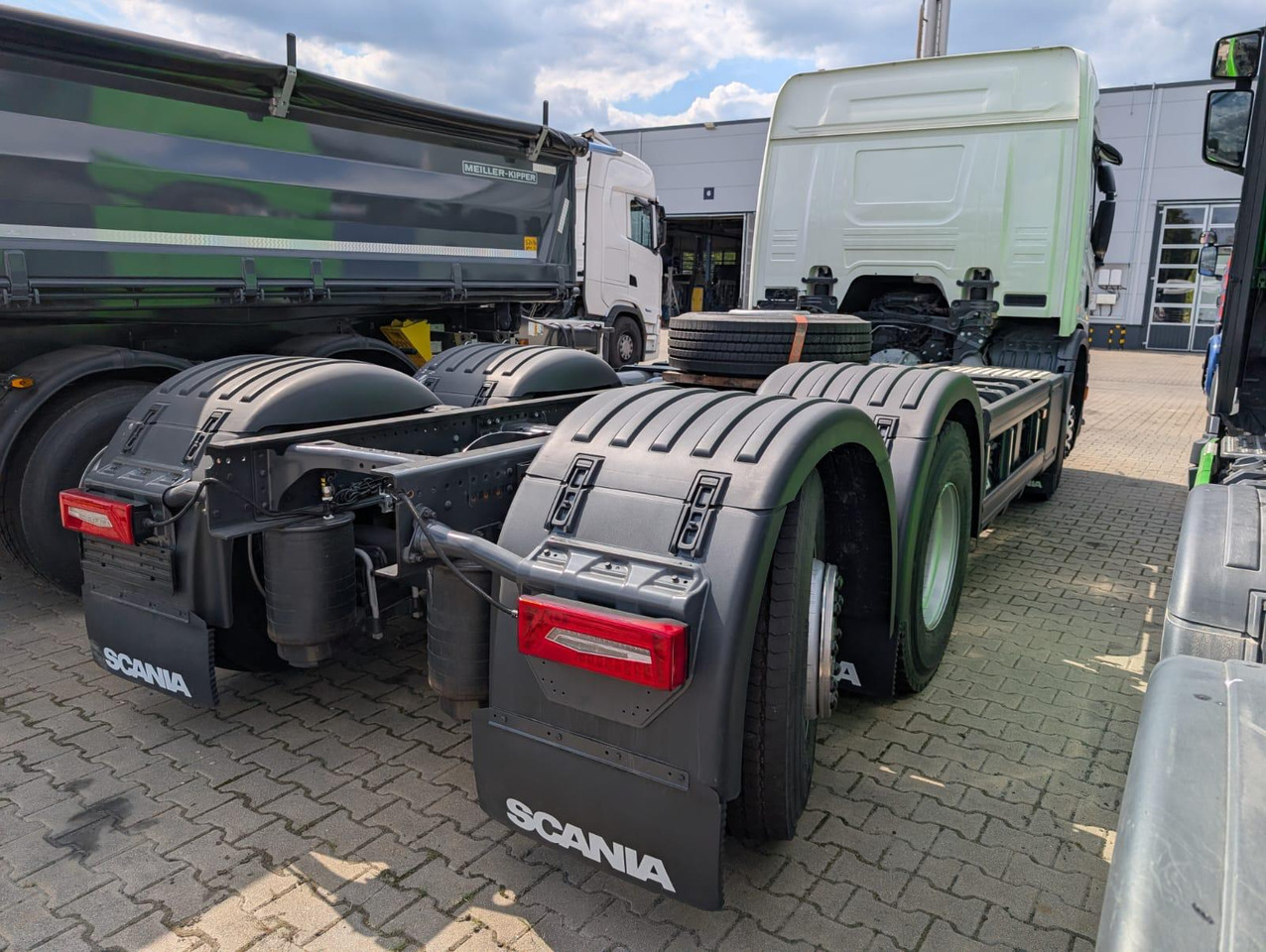 SCANIA P 340 B6x2*4NA / chassis frame / steering axle / CNG / large cab / 8 units - Camião chassi: foto 3 SCANIA P 340 B6x2*4NA / chassis frame / steering axle / CNG / large cab / 8 units - Camião chassi: foto 3