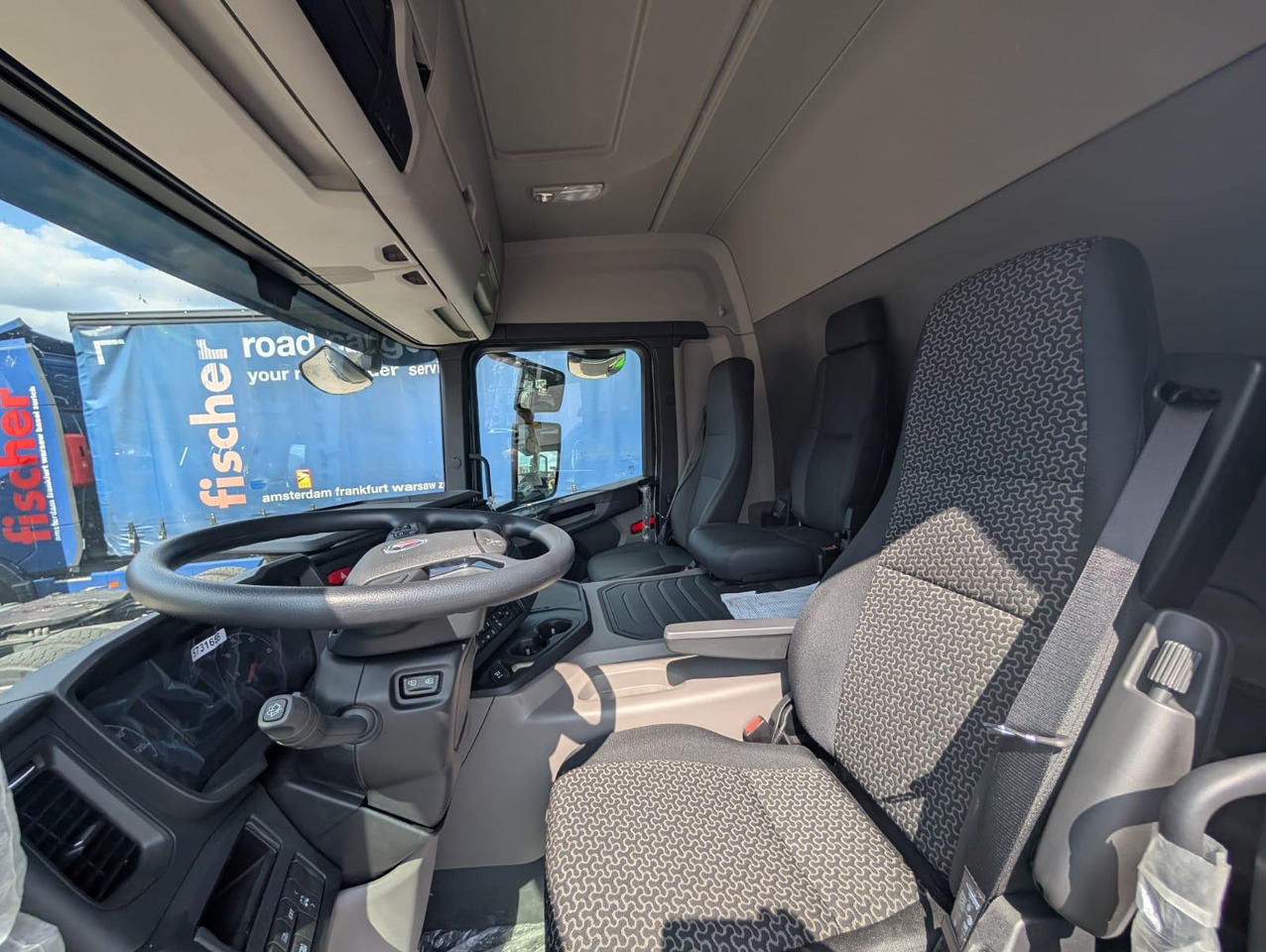 SCANIA P 340 B6x2*4NA / chassis frame / steering axle / CNG / large cab / 8 units - Camião chassi: foto 5 SCANIA P 340 B6x2*4NA / chassis frame / steering axle / CNG / large cab / 8 units - Camião chassi: foto 5