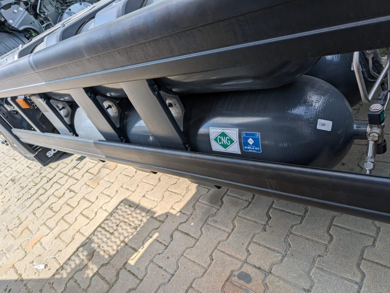 Camião chassi novo SCANIA P 340 B6x2*4NA / chassis frame / steering axle / CNG / large cab / 8 units: foto 11