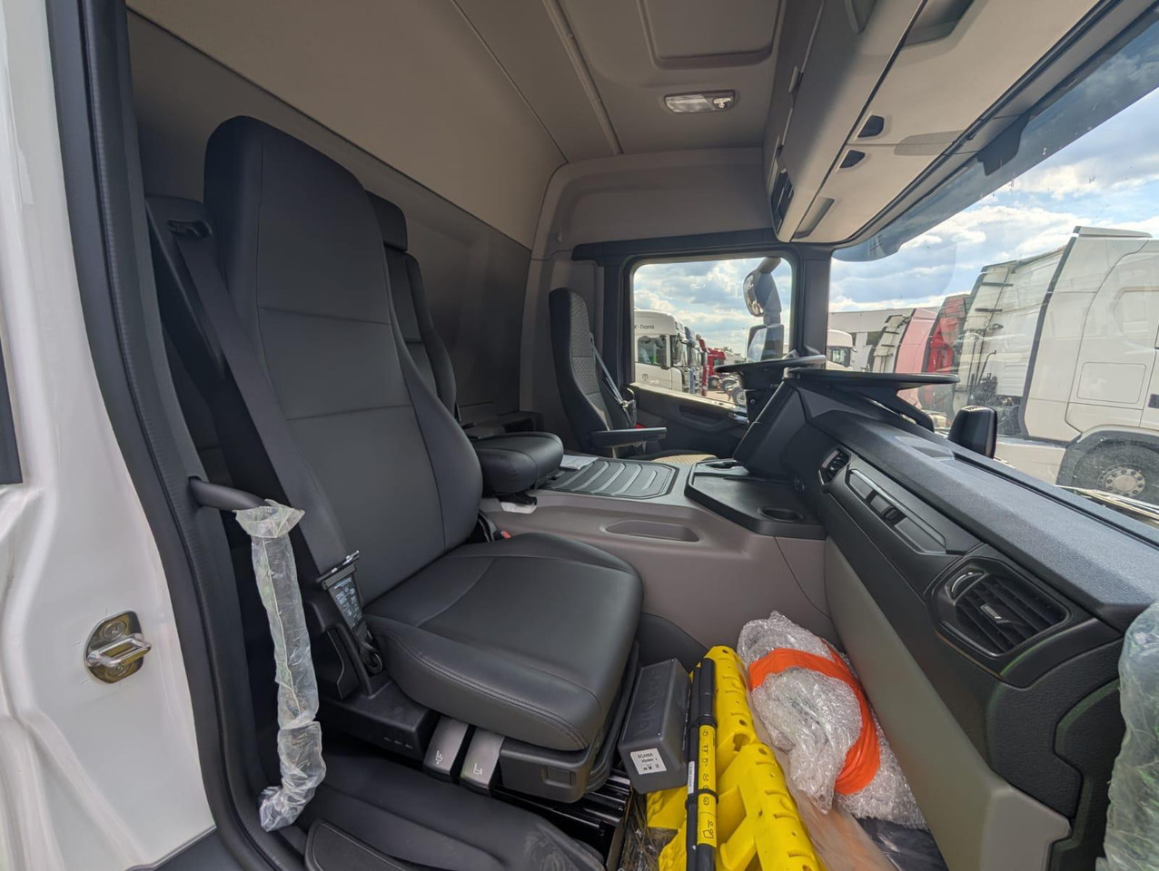 Camião chassi novo SCANIA P 340 B6x2*4NA / chassis frame / steering axle / CNG / large cab / 8 units: foto 9