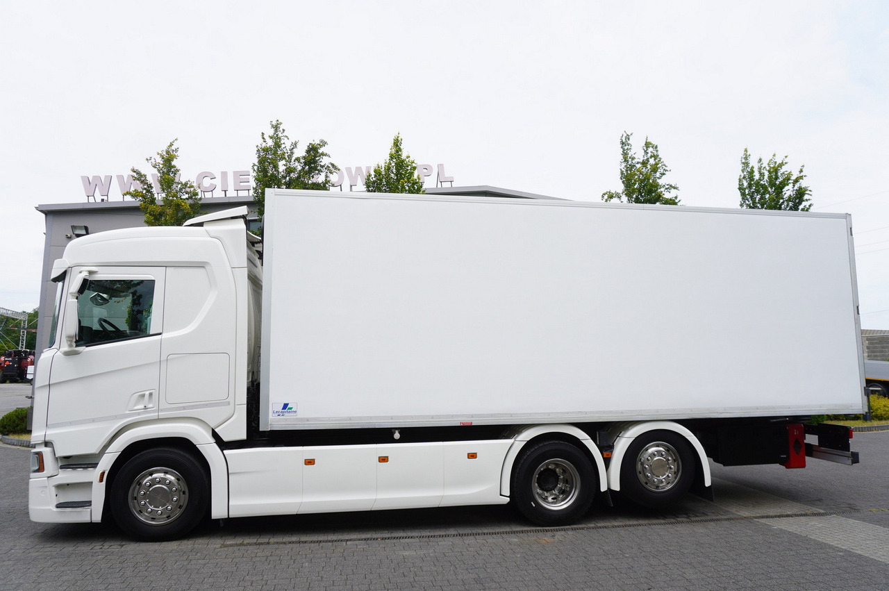 SCANIA R500 / Lecapitaine refrigerator / Carrier Supra 950 / steered 3rd axle - Camião frigorífico: foto 2 SCANIA R500 / Lecapitaine refrigerator / Carrier Supra 950 / steered 3rd axle - Camião frigorífico: foto 2