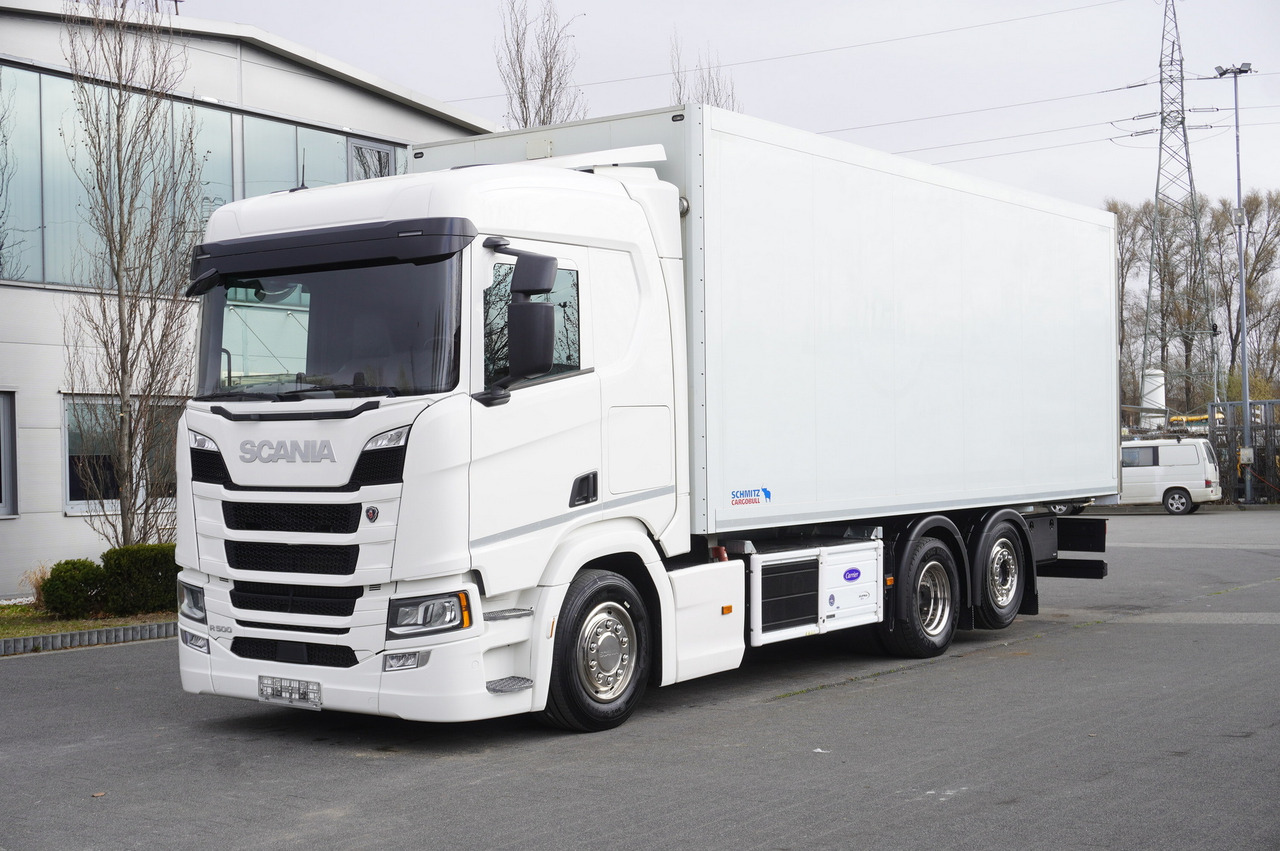 SCANIA R500 / Schmitz meat hook refrigerator / Carrier Supra 950U / 3rd steered axle - Camião frigorífico: foto 1 SCANIA R500 / Schmitz meat hook refrigerator / Carrier Supra 950U / 3rd steered axle - Camião frigorífico: foto 1