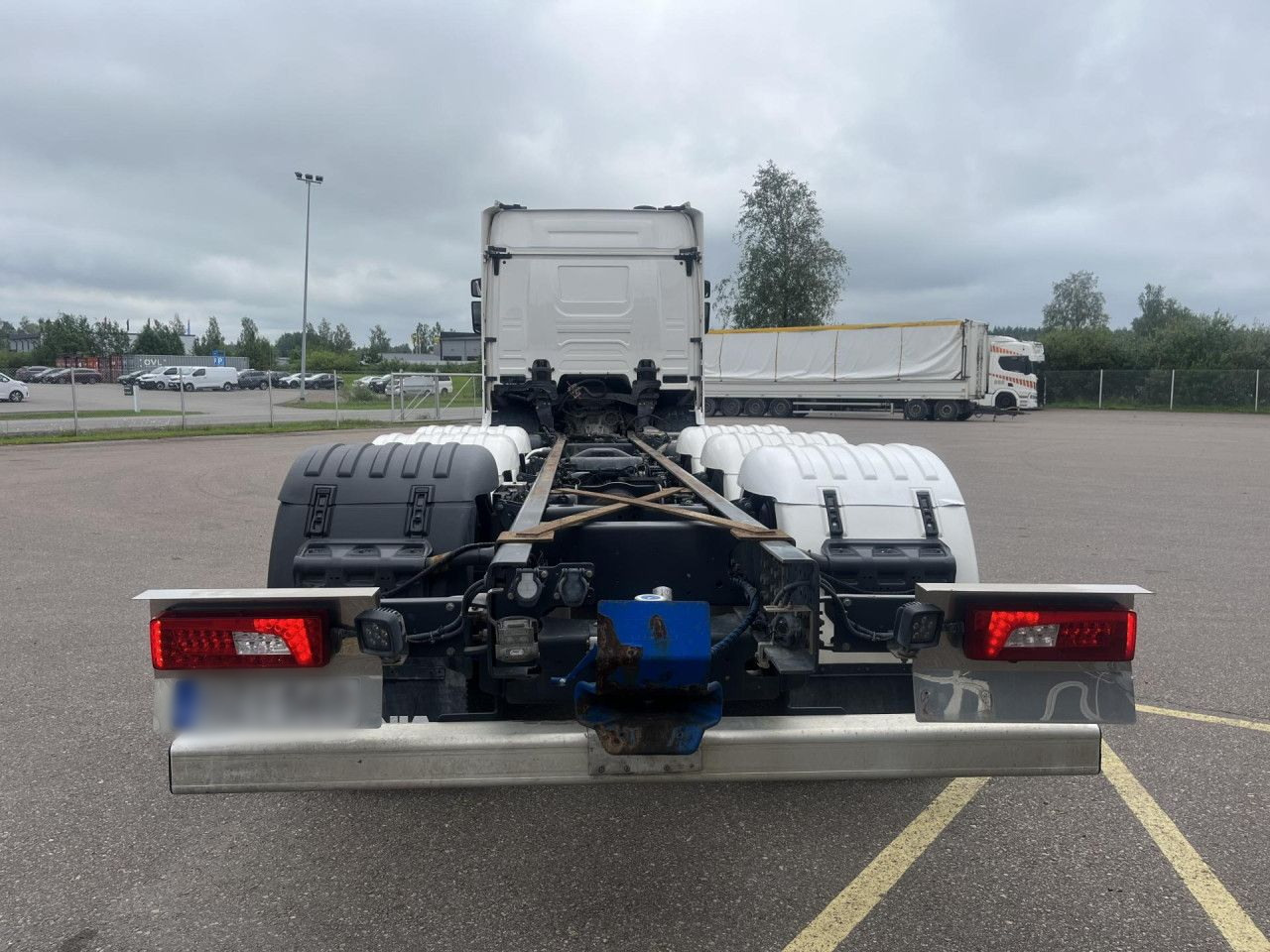 SCANIA R560 B8x4*4 / Chassis / sleeper cab / Power take-off - Camião chassi: foto 5 SCANIA R560 B8x4*4 / Chassis / sleeper cab / Power take-off - Camião chassi: foto 5