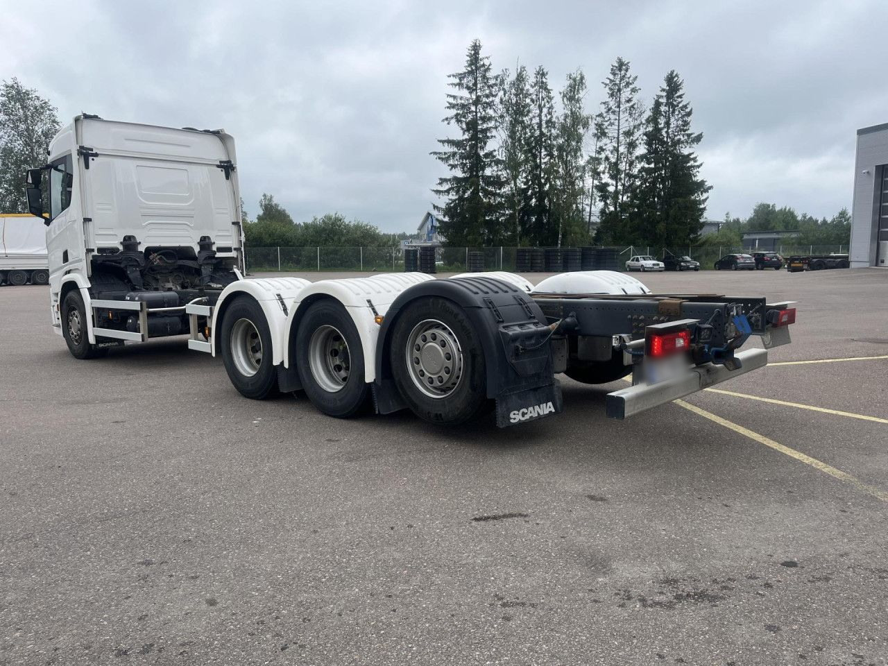 SCANIA R560 B8x4*4 / Chassis / sleeper cab / Power take-off - Camião grua: foto 2 SCANIA R560 B8x4*4 / Chassis / sleeper cab / Power take-off - Camião grua: foto 2