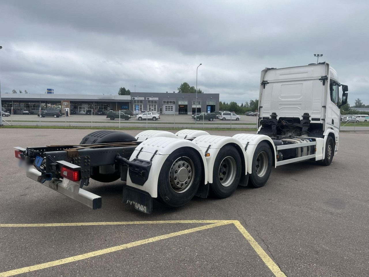 SCANIA R560 B8x4*4 / Chassis / sleeper cab / Power take-off - Camião chassi: foto 3 SCANIA R560 B8x4*4 / Chassis / sleeper cab / Power take-off - Camião chassi: foto 3