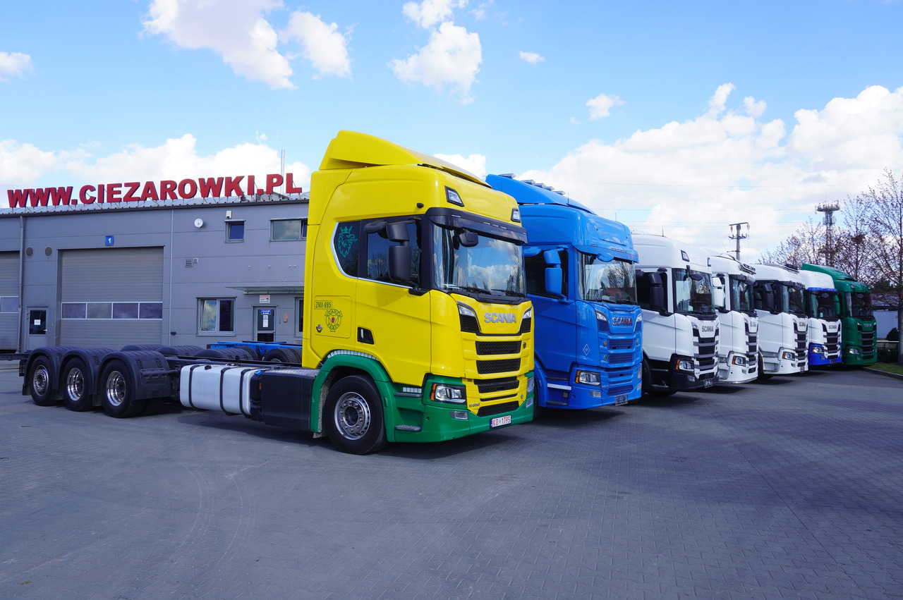 SCANIA R650 V8 / 650 HP/ frame 8.8 m / steered 4th axis / 20 units - Camião grua: foto 1 SCANIA R650 V8 / 650 HP/ frame 8.8 m / steered 4th axis / 20 units - Camião grua: foto 1