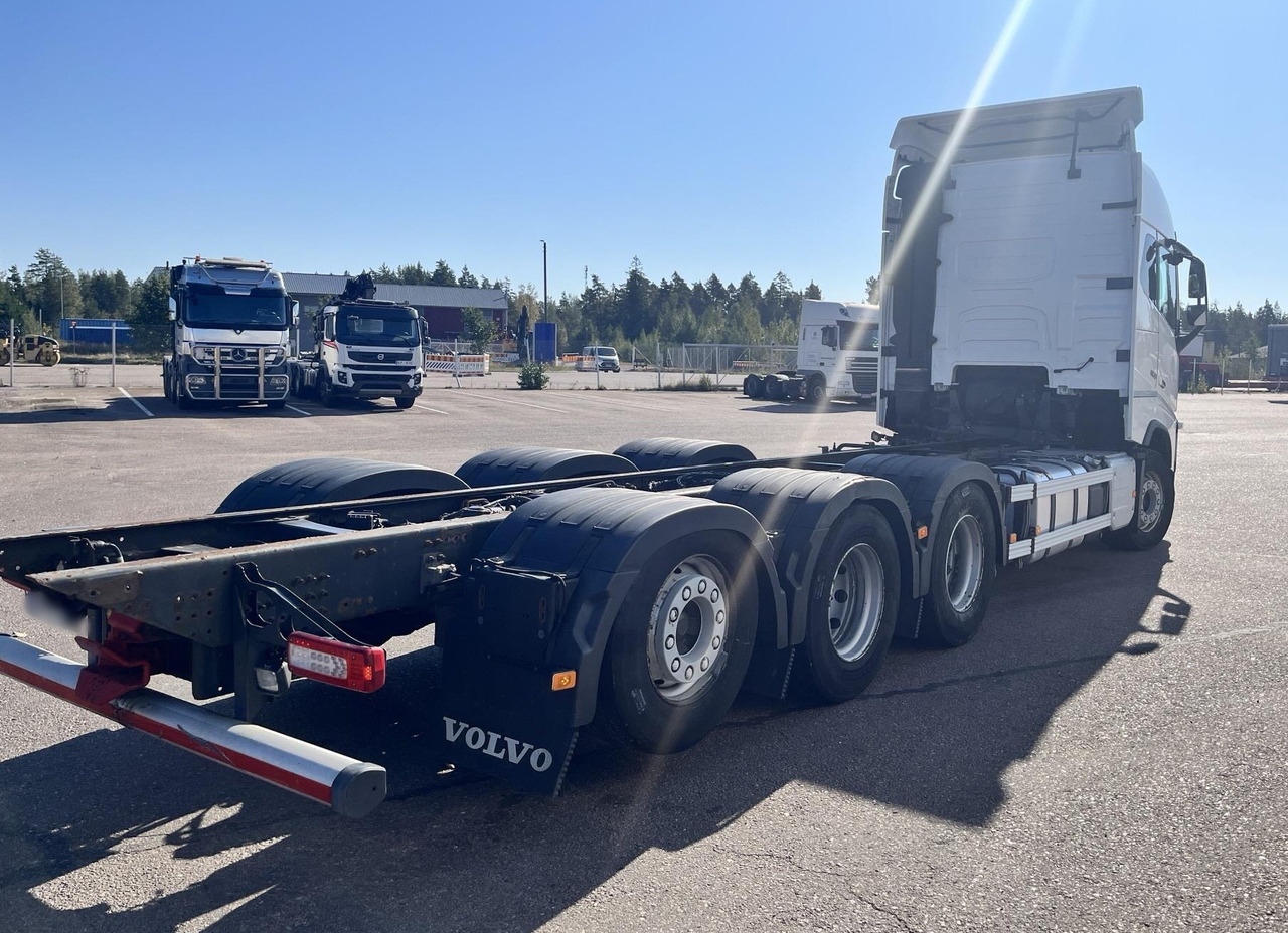 VOLVO FH 650 8x4 / Truck chassis / Sleeper cab - Camião grua: foto 3 VOLVO FH 650 8x4 / Truck chassis / Sleeper cab - Camião grua: foto 3