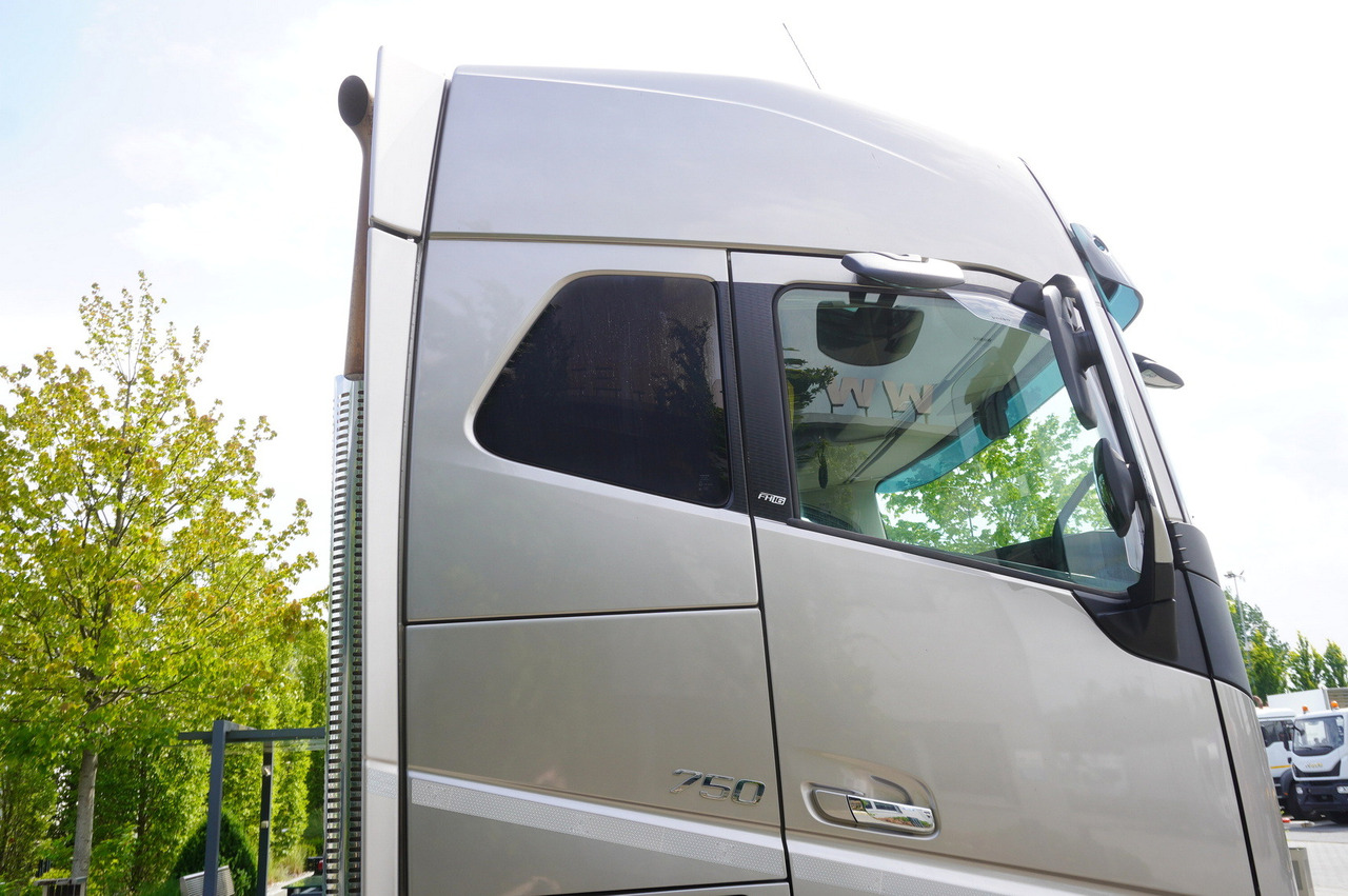 Leasing de VOLVO FH16 750 8x4x4 / 750 HP! / Frame 685 cm / Steered 4th axle VOLVO FH16 750 8x4x4 / 750 HP! / Frame 685 cm / Steered 4th axle: foto 13