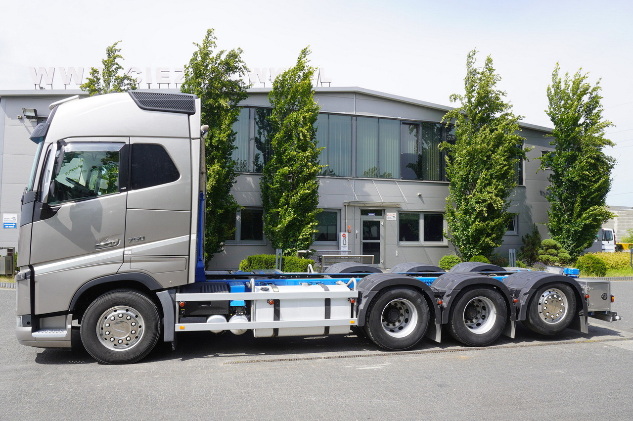 VOLVO FH16 750 8x4x4 / 750 HP! / Frame 685 cm / Steered 4th axle - Camião chassi: foto 3 VOLVO FH16 750 8x4x4 / 750 HP! / Frame 685 cm / Steered 4th axle - Camião chassi: foto 3