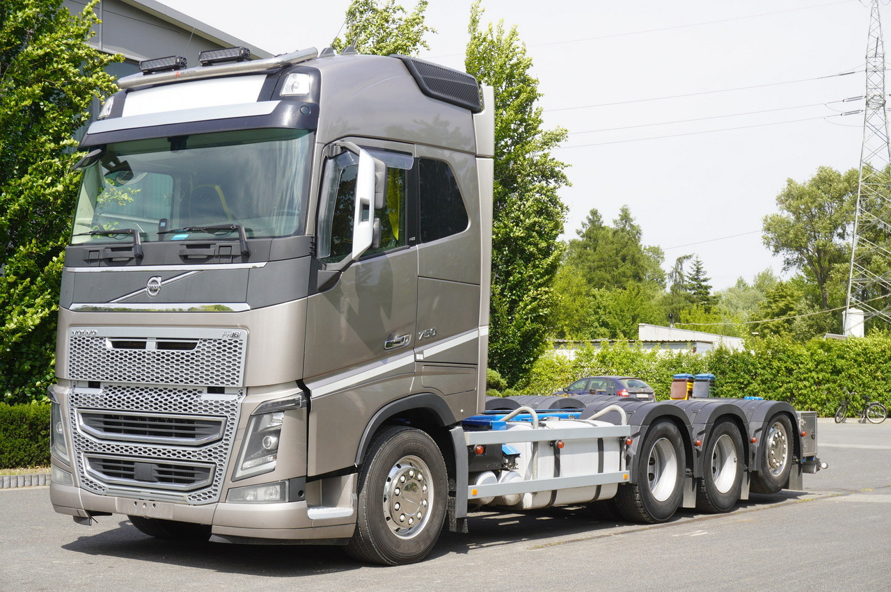 VOLVO Volvo FH16 750 8x4x4 / 750 HP! / Frame 685 cm / Steered 4th axle - Camião grua: foto 2 VOLVO Volvo FH16 750 8x4x4 / 750 HP! / Frame 685 cm / Steered 4th axle - Camião grua: foto 2