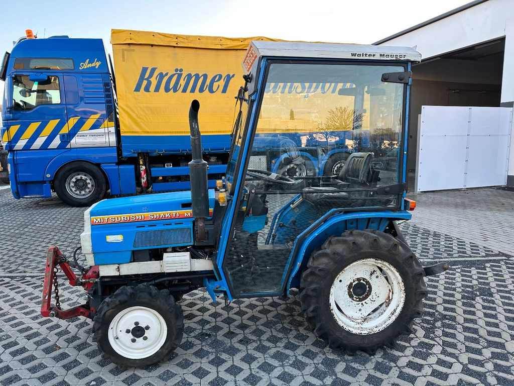 Mitsubishi MT 180 DL Winterdienst und mäherwerk - Trator municipal: foto 4 Mitsubishi MT 180 DL Winterdienst und mäherwerk - Trator municipal: foto 4