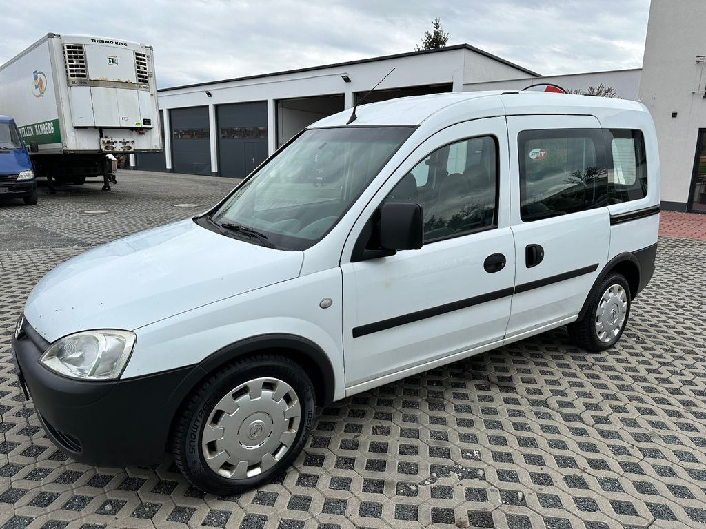 Opel Combo 1.4 TWINPORT ECOTEC Arizona - Furgão de passageiros: foto 5 Opel Combo 1.4 TWINPORT ECOTEC Arizona - Furgão de passageiros: foto 5