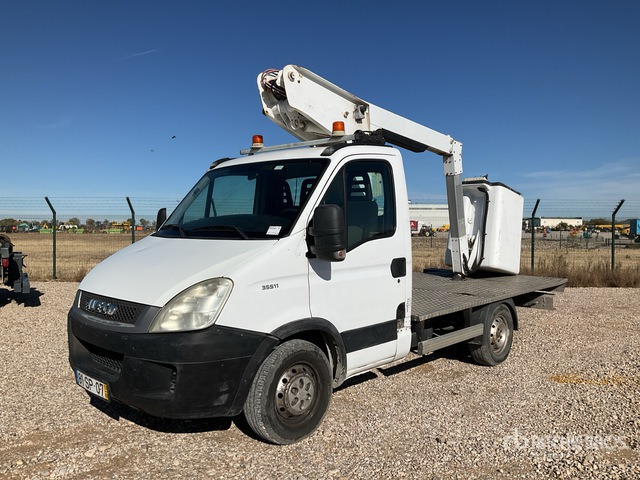 2010 Iveco Daily 2010 Versalift ET-26-LEXS 8 m o ... Bucket Truck - Caminhão com plataforma aérea: foto 1 2010 Iveco Daily 2010 Versalift ET-26-LEXS 8 m o ... Bucket Truck - Caminhão com plataforma aérea: foto 1