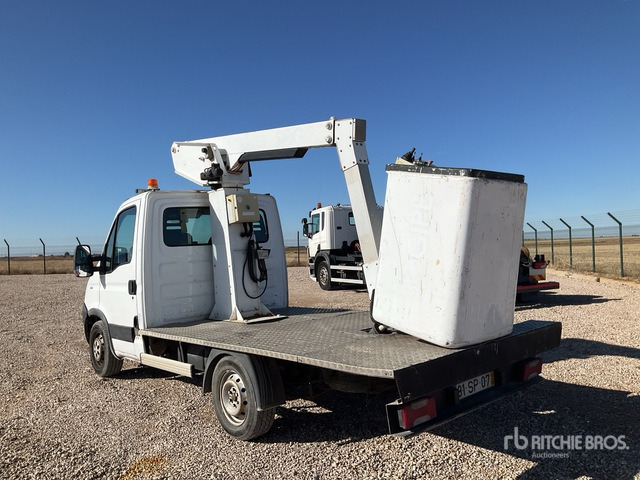 2010 Iveco Daily 2010 Versalift ET-26-LEXS 8 m o ... Bucket Truck - Caminhão com plataforma aérea: foto 3 2010 Iveco Daily 2010 Versalift ET-26-LEXS 8 m o ... Bucket Truck - Caminhão com plataforma aérea: foto 3
