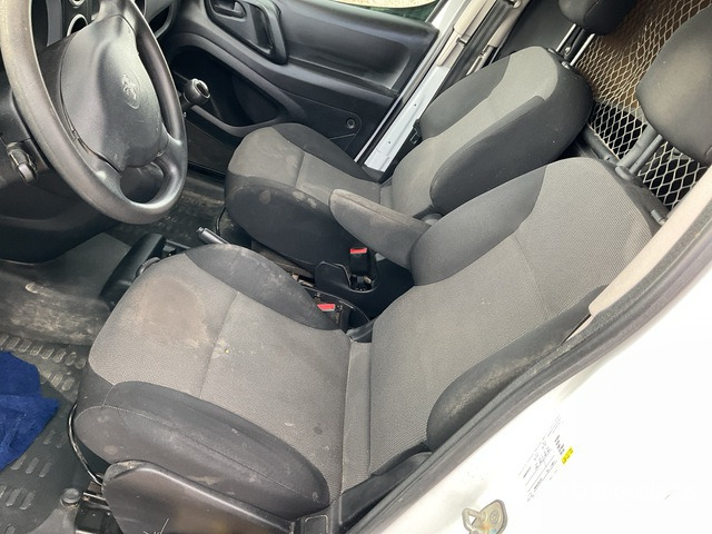 2018 Peugeot Partner BlueHDI L1 Confort Cargo Van - Furgão compacto: foto 5 2018 Peugeot Partner BlueHDI L1 Confort Cargo Van - Furgão compacto: foto 5