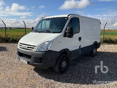IVECO 35S10 4x2 - Camião furgão: foto 1 IVECO 35S10 4x2 - Camião furgão: foto 1