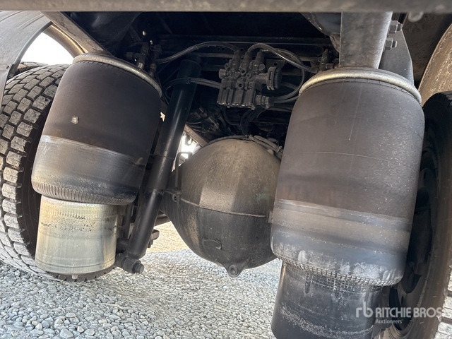 2000 Renault Premium 300 2000 Benelli 10510/3S2 6000 kg ... Flatbed Truck with Crane - Camião de caixa aberta/ Plataforma, Camião grua: foto 5 2000 Renault Premium 300 2000 Benelli 10510/3S2 6000 kg ... Flatbed Truck with Crane - Camião de caixa aberta/ Plataforma, Camião grua: foto 5