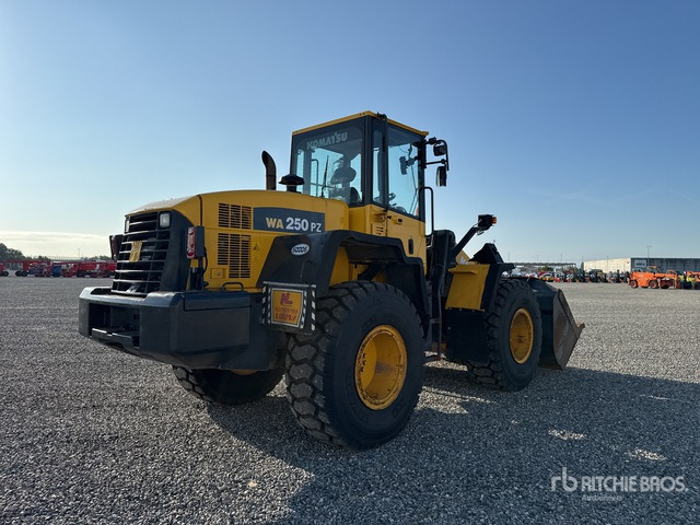 2003 Komatsu WA250-5 Pala gommata - Pá carregadora de rodas: foto 3 2003 Komatsu WA250-5 Pala gommata - Pá carregadora de rodas: foto 3