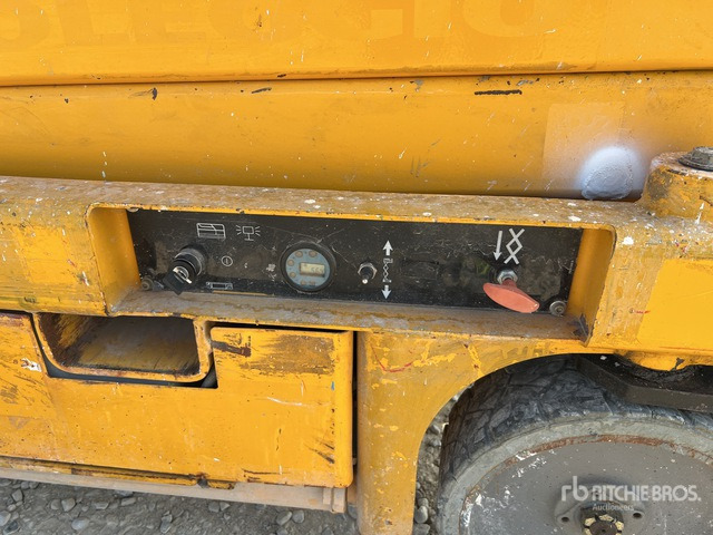 2007 Haulotte Compact 10N Electric (Inoperable) Scissor Lift - Plataforma de Tijera/ Plataforma de tesoura: foto 5 2007 Haulotte Compact 10N Electric (Inoperable) Scissor Lift - Plataforma de Tijera/ Plataforma de tesoura: foto 5