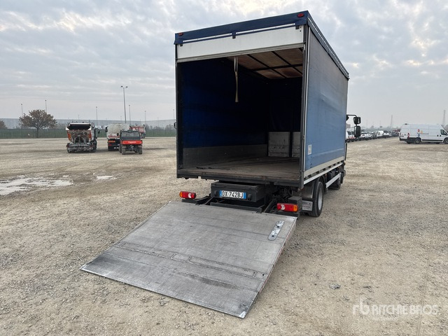2010 Renault Midlum 215.75 4x2 Curtain Side Truck - Camião de lona: foto 4 2010 Renault Midlum 215.75 4x2 Curtain Side Truck - Camião de lona: foto 4