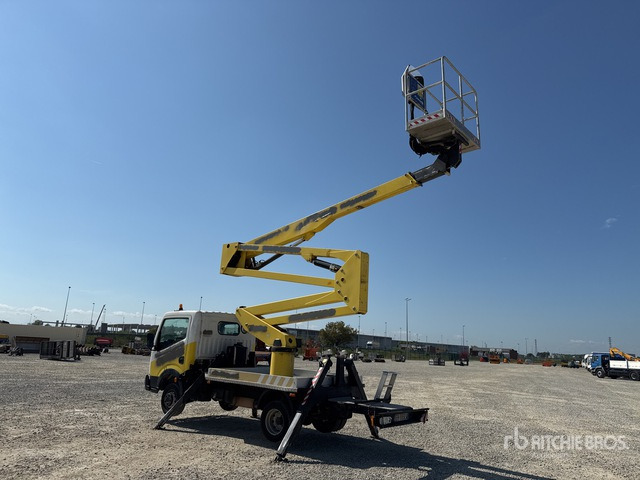 2011 Nissan Cabstar 2011 Socage DA320 20 m on Bucket Truck - Caminhão com plataforma aérea: foto 4 2011 Nissan Cabstar 2011 Socage DA320 20 m on Bucket Truck - Caminhão com plataforma aérea: foto 4