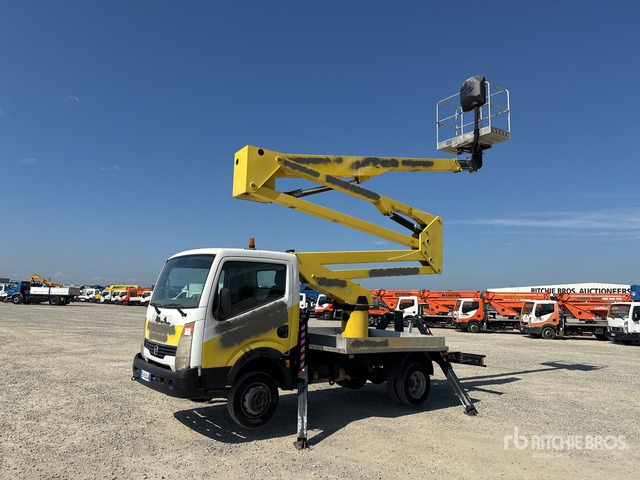 2011 Nissan Cabstar 2011 Socage DA320 20 m on Bucket Truck - Caminhão com plataforma aérea: foto 2 2011 Nissan Cabstar 2011 Socage DA320 20 m on Bucket Truck - Caminhão com plataforma aérea: foto 2