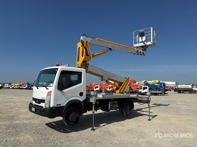 2011 Nissan Cabstar 35 - 11 2011 Multitel Pagliero MX250EX ... Bucket Truck - Caminhão com plataforma aérea: foto 1 2011 Nissan Cabstar 35 - 11 2011 Multitel Pagliero MX250EX ... Bucket Truck - Caminhão com plataforma aérea: foto 1
