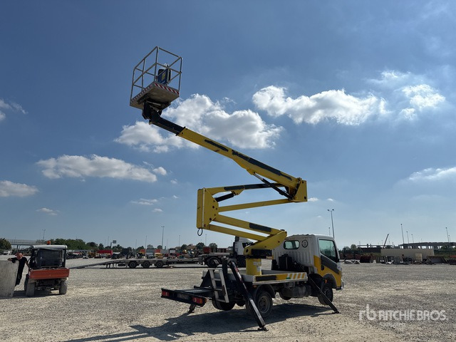 2011 Renault Maxity 110Dxi 2011 Socage DA320 20 m on Bucket Truck - Caminhão com plataforma aérea: foto 4 2011 Renault Maxity 110Dxi 2011 Socage DA320 20 m on Bucket Truck - Caminhão com plataforma aérea: foto 4