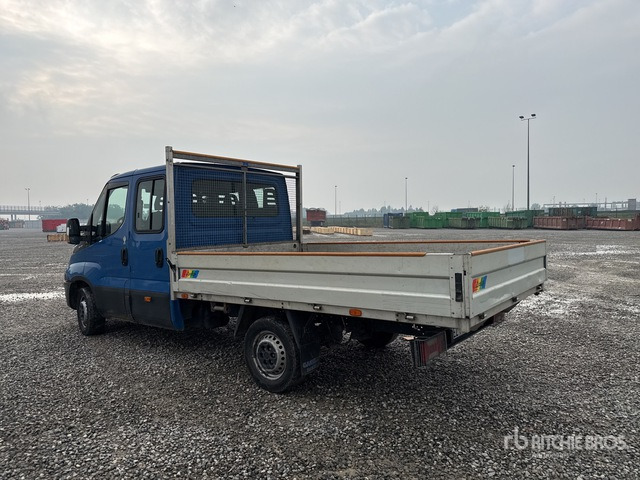 2015 Iveco Daily 33-110 Crew Cab Flatbed Truck - Carrinha de caixa aberta: foto 2 2015 Iveco Daily 33-110 Crew Cab Flatbed Truck - Carrinha de caixa aberta: foto 2