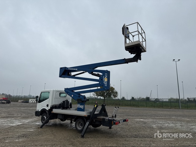 2015 Nissan Cabstar 35.12 2015 Socage DA 320 20 m on Bucket Truck - Caminhão com plataforma aérea: foto 3 2015 Nissan Cabstar 35.12 2015 Socage DA 320 20 m on Bucket Truck - Caminhão com plataforma aérea: foto 3