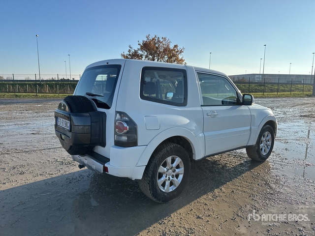 2016 Mitsubishi Pajero 3.2 SWB 4WD SUV - SUV: foto 3 2016 Mitsubishi Pajero 3.2 SWB 4WD SUV - SUV: foto 3