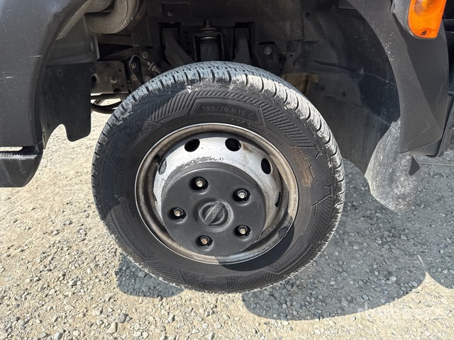 Caminhão com plataforma aérea Nissan Cabstar 35.12 Piattaforma autocarrata: foto 6