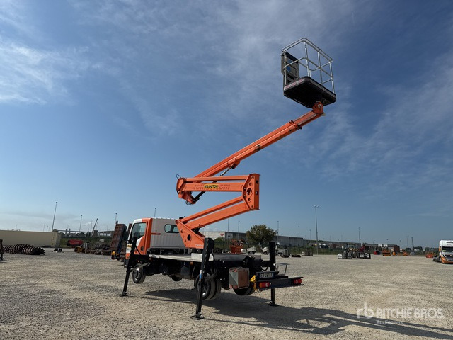 Nissan Cabstar 35.12 Piattaforma autocarrata - Caminhão com plataforma aérea: foto 3 Nissan Cabstar 35.12 Piattaforma autocarrata - Caminhão com plataforma aérea: foto 3