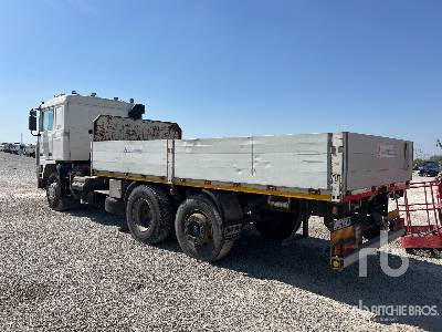 VOLVO F12 6x2 (Inoperable) - Camião de caixa aberta/ Plataforma: foto 3 VOLVO F12 6x2 (Inoperable) - Camião de caixa aberta/ Plataforma: foto 3