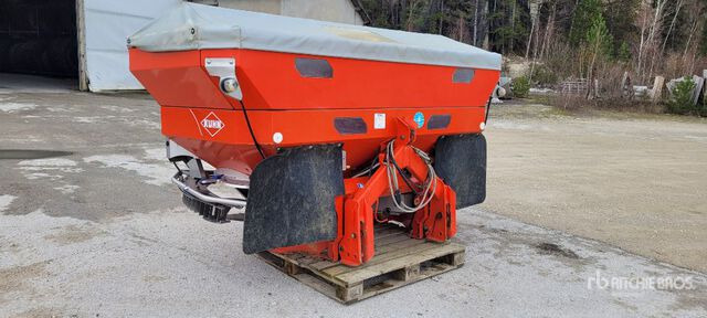 2008 Kuhn Axis 40.1 W 24.36 m 3-Point 3200 L Epandeur ... Fertilizer Spreader - Triturador de martelos/ Destroçador: foto 2 2008 Kuhn Axis 40.1 W 24.36 m 3-Point 3200 L Epandeur ... Fertilizer Spreader - Triturador de martelos/ Destroçador: foto 2