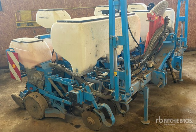 2014 Monosem NG Plus-6R 4.5 m 3-Point Semoir Air Seeder - Triturador de martelos/ Destroçador: foto 1 2014 Monosem NG Plus-6R 4.5 m 3-Point Semoir Air Seeder - Triturador de martelos/ Destroçador: foto 1