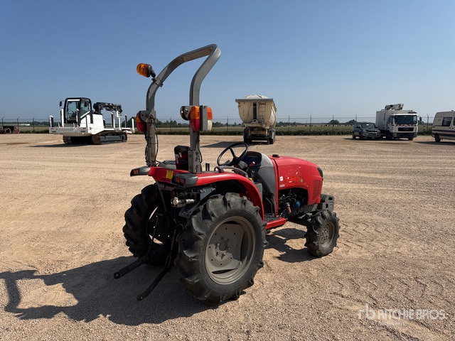 Kubota STW34R Utility Tractor - Triturador de martelos/ Destroçador: foto 4 Kubota STW34R Utility Tractor - Triturador de martelos/ Destroçador: foto 4